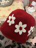 邦帛世毛線(xiàn)帽子冬季保暖針織鏤空漁夫帽女可愛(ài)新年甜美花朵帽水桶帽子 花朵毛線(xiàn)針織帽【酒紅色】 均碼【55-58cm】 曬單實(shí)拍圖