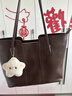 韓版時(shí)尚托特包包女式2026秋冬新款簡(jiǎn)約休閑大容量單肩包百搭女包 咖啡色-帶掛件 標準 曬單實(shí)拍圖