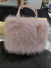 手感絕了|毛絨女新款ins毛茸茸單肩包洋氣老錢(qián)小方包兔毛通勤約會(huì ) 粉色 曬單實(shí)拍圖