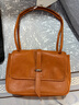 裘真001郵差包女復古休閑單肩斜挎包植鞣牛皮通勤包包小號 焦糖色-小號 曬單實(shí)拍圖