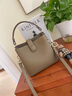 viney牛皮包包女包新款水桶包輕奢單肩手提包生日禮物高級感送女友老婆 【卡其】時(shí)尚閨蜜實(shí)用走心 高端品牌小眾通勤休閑 曬單實(shí)拍圖