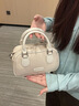 熱風(fēng)2026新款波士頓手提斜挎單肩保齡球包時(shí)尚實(shí)用生日禮物送女生老婆 【白杏色+臘腸狗掛飾】小眾輕奢品牌高級感小包 通勤腋下包送女朋友老婆女生 曬單實(shí)拍圖