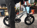 飛鴿兒童自行車(chē)3-6-10-12歲帶輔助輪小孩兒自行車(chē)腳踏車(chē)單車(chē) 銀色 一體輪 避震前叉 運動(dòng)版+悍馬輔助輪+側支撐 16寸【適合105-135厘米】 曬單實(shí)拍圖