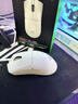 雷蛇（Razer）毒蝰v3pro專(zhuān)業(yè)版 輕量化無(wú)線(xiàn)游戲鼠標 人體工程學(xué)設計宏電競鼠標  lol吃雞CSGO瓦羅蘭特鼠標 白色（輕約55克 自帶8KHZ接收器） 曬單實(shí)拍圖