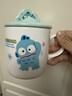 正版三麗鷗創(chuàng  )意陶瓷水杯家用馬克杯帶蓋喝學(xué)生手機支架高顏值水杯 半魚(yú)人活潑新漾蓋杯 曬單實(shí)拍圖