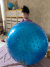 LZJV早教大龍球兒童前庭感統訓練器材幼兒園平衡觸覺(jué)瑜伽家用按摩玩具 顆粒大龍球(藍色65cm) 曬單實(shí)拍圖