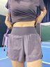 phigeer戶(hù)外跑步女運動(dòng)套裝夏季后口袋可放手機短袖瑜伽服速干健身訓練服 灰咖紫短褲 M 曬單實(shí)拍圖
