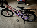 鳳凰官方旗艦店兒童自行車(chē)男女變速青少年學(xué)生山地車(chē)碟剎賽車(chē) 星際 粉紫【變速】后座+LED燈+輻條輪 22寸【適合130-170cm】 曬單實(shí)拍圖