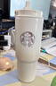 星巴克（Starbucks）杯子 經(jīng)典系列保溫吸管杯 高顏值大容量隨行水杯男女士送禮禮物 漸變款不銹鋼雙飲口提手杯820ml 曬單實(shí)拍圖