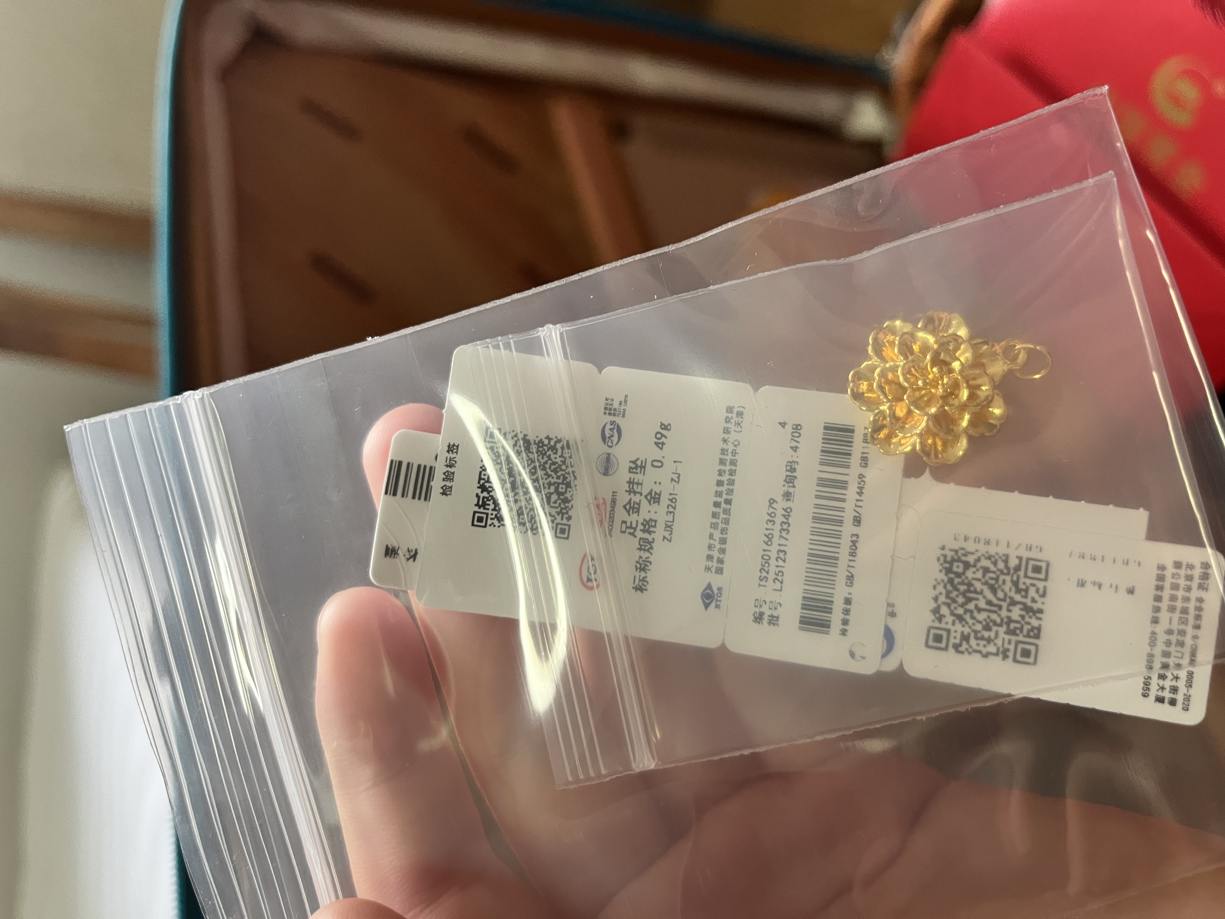 中國(guó)黃金（CHINA GOLD）牡丹花黃金吊墜女足金牡丹花掛墜首飾七夕生日禮物送女友媽媽 牡丹花吊墜 約0.5g【贈(zèng)銀鍍金鏈】+情人節(jié)禮盒 曬單實(shí)拍圖