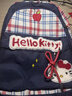 凱蒂貓HelloKitty格子帆布雙肩包甜美風(fēng)格大容量車(chē)縫線(xiàn)設計防水防 藍紅色 書(shū)包+掛件 曬單實(shí)拍圖