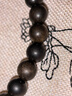 贏(yíng)夫人（Mrs win）沉香木圓珠子手機掛繩短款手腕繩男女手機鏈佛珠吊墜掛飾 手腕款（實(shí)物偏黑） A07-202 曬單實(shí)拍圖
