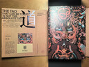 道德經(jīng) 帛書(shū)版 馬王堆漢墓發(fā)掘五十周年紀念本函套 一函兩冊分別為 陳鼓應鈐印 道德經(jīng)譯注 高明鈐印 帛書(shū)老子校注 內文雙色印刷 特裝刷邊16開(kāi) 燙金封面 中華書(shū)局 曬單實(shí)拍圖