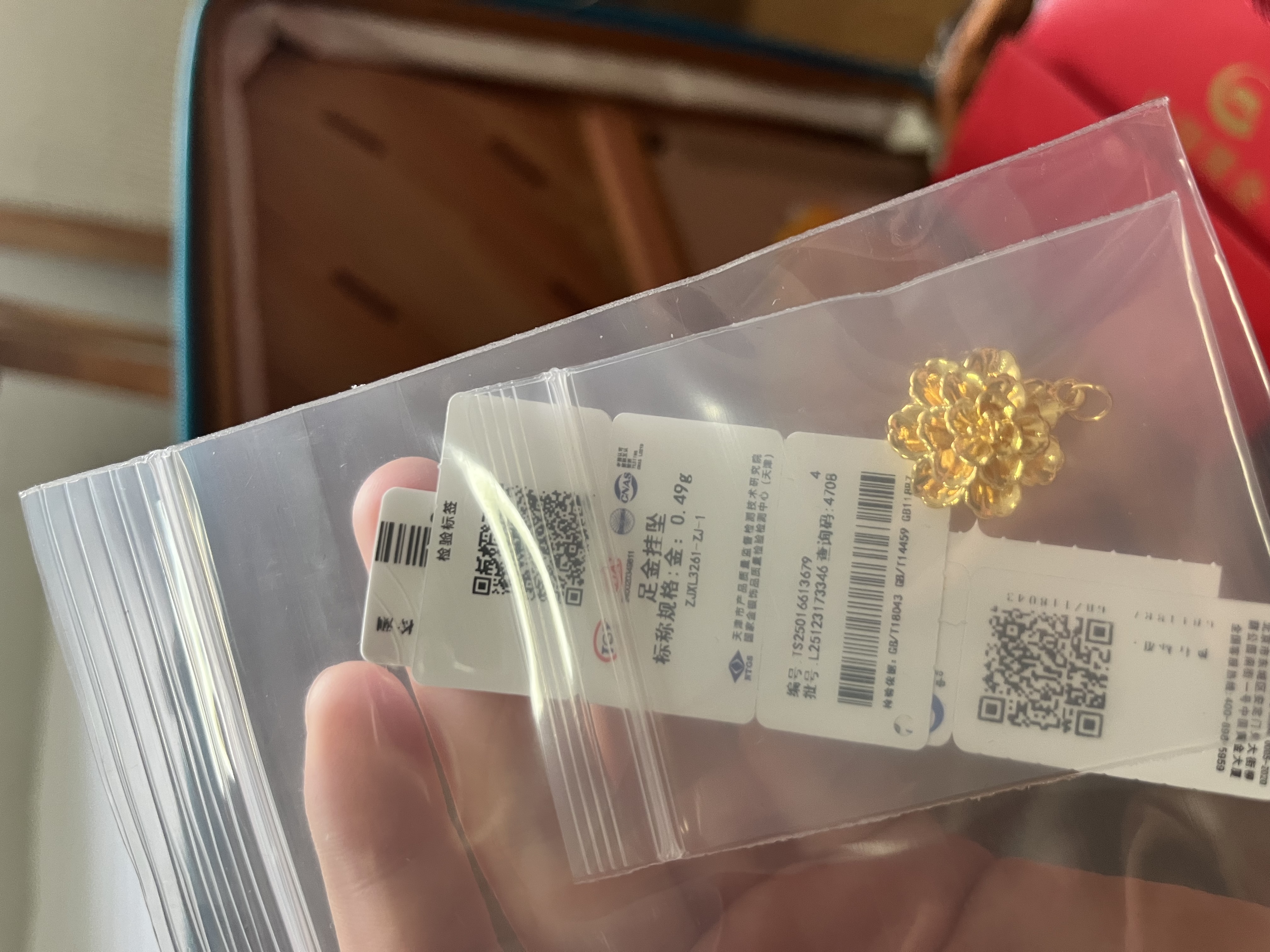 中國(guó)黃金（CHINA GOLD）牡丹花黃金吊墜女足金牡丹花掛墜首飾七夕生日禮物送女友媽媽 牡丹花吊墜 約0.5g【贈(zèng)銀鍍金鏈】+情人節(jié)禮盒 曬單實(shí)拍圖