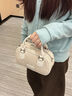 熱風(fēng)2026新款波士頓手提斜挎單肩保齡球包時(shí)尚實(shí)用生日禮物送女生老婆 【白杏色+臘腸狗掛飾】小眾輕奢品牌高級感小包 通勤腋下包送女朋友老婆女生 曬單實(shí)拍圖