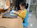 光明園迪燈桌一體兒童學(xué)習桌小學(xué)生書(shū)桌套裝可升降寫(xiě)字桌課桌椅悅者120pro 悅者120 pro+A6P卡其+藍椅套 曬單實(shí)拍圖