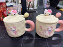 helloKitty陶瓷馬克杯帶蓋ins風(fēng)高顏值水杯情人節送女友新年禮物 凱蒂蝴蝶結小馬【黃粉手捏紋】 泡沫裝【杯+蓋+勺】 曬單實(shí)拍圖