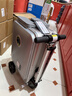 愛(ài)爾威（Airwheel）電動(dòng)行李箱可騎行智能拉桿箱可坐可代步20英寸登機箱 青春版—銀 曬單實(shí)拍圖