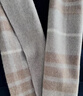 鄂爾多斯1980粗紡羊絨水紋格圍巾男女同款秋冬 雅灰 180cmX30cm 曬單實(shí)拍圖
