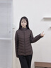 波司登（BOSIDENG）26春季女士輕薄羽絨服短款立領(lǐng)排骨條百搭外套B260135006 焦糖咖色|7637-三防面料 XS 155/80A 體重約100斤以?xún)?曬單實(shí)拍圖