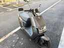 新日電動(dòng)摩托車(chē)72V38Ah石墨烯電池長(cháng)續航電摩1200W大電機智能電動(dòng)車(chē)通勤代步外賣(mài)兩輪電瓶車(chē) 隕石灰 72V38Ah 曬單實(shí)拍圖