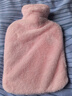 科萬(wàn)鴻熱水袋注水暖水袋女生暖手熱敷專(zhuān)用肚子暖腳神器安全防爆熱敷水袋 粉色1000ml（仿兔絨布套＋熱水袋） 曬單實(shí)拍圖