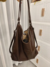 尤克達蒂（yookdd）包包女復古單肩托特包新款高級大容量時(shí)尚百搭雙肩背包休閑通勤包 咖色托特包【無(wú)掛件】 曬單實(shí)拍圖