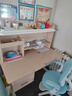 童年節拍兒童學(xué)習書(shū)桌椅套裝多功能實(shí)木可升降中小學(xué)生桌椅子寫(xiě)字家用課桌 1.2米實(shí)木桌+光譜燈桌一體+側柜+追背椅藍 升級113CM超長(cháng)光譜燈 120*60燈桌椅套裝 曬單實(shí)拍圖