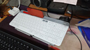 羅技（Logitech）時(shí)尚系列 K580 無(wú)線(xiàn)藍牙鍵盤(pán) 辦公鍵盤(pán) 便攜超薄 筆記本鍵盤(pán) 平板鍵盤(pán) 芍藥白 101鍵 曬單實(shí)拍圖
