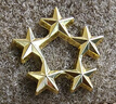 DL 1998胖東來(lái)同款五角星胸針徽章蝴蝶扣款軍迷愛(ài)好者星級帽徽金星銀星胸 金色環(huán)形 曬單實(shí)拍圖