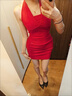 桃伊悠（taoyiyou）短款法式高級性感鏈條V領(lǐng)收腰露背掛脖連衣裙女夏季純欲氣質(zhì)包臀 紅色【內置胸墊】 M 曬單實(shí)拍圖