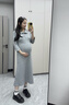 Sellynear孕婦春裝2026新款連衣裙時(shí)尚修身顯瘦翻領(lǐng)中袖針織裙 月光花灰 M 曬單實(shí)拍圖