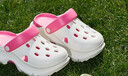 樸西夏季沙灘厚底增高小個(gè)子女生休閑洞洞鞋 白+樹(shù)莓 36-37  曬單實(shí)拍圖