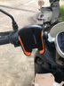 煦凜德國手機支架電動(dòng)車(chē)導航2026新款防震防抖電瓶自行車(chē)山地摩托車(chē)外賣(mài)騎手后視鏡款固定騎行專(zhuān)用支架 黑色【車(chē)把款】 騎行可拍攝*專(zhuān)利旋鈕鎖緊*單手取放*0抖動(dòng) 曬單實(shí)拍圖