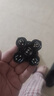 異爵金屬指尖陀螺聯(lián)動(dòng)旋轉edc解壓玩具男孩陀螺手指玩具黑色夜光2.0 曬單實(shí)拍圖