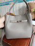 喵小姐（MISSMIAO）輕奢高端品牌女士包包新款通勤水桶包牛皮單肩斜挎包送媽媽手提包 大象灰-掛飾【送真皮保養油+梳子】高級感通勤包 曬單實(shí)拍圖