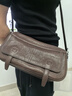 裘真【小鹿同款】裘真植鞣牛皮信使相機包女休閑通勤單肩斜挎小方包 咖啡色 曬單實(shí)拍圖