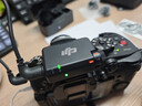 大疆（DJI）Mic Mini 無(wú)線(xiàn)麥克風(fēng) 專(zhuān)業(yè)錄音直播領(lǐng)夾無(wú)線(xiàn)小蜜蜂 手機相機單反vlog采訪(fǎng)降噪收音器 【相機+手機可用】一拖二 (含充電盒) 官方標配【不含 Lightning 手機連接頭】 曬單實(shí)拍圖