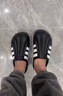 ZLZP貝殼頭拖鞋男女款2026春季新款情侶三杠包頭外穿一腳蹬防滑沙灘鞋 黑白 【高端旗艦品質(zhì)】 42 /43順豐 曬單實(shí)拍圖