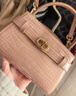 CHARLES&KEITH鱷魚(yú)紋凱莉包手提斜挎婚包包女包生日禮物CK2-50270880-1 BLUSH淺紅色 S 曬單實(shí)拍圖