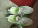 特步男鞋一體成型跑鞋專(zhuān)業(yè)競速綜訓鞋子馬拉松輕便緩震防滑耐磨運動(dòng)鞋 經(jīng)典白/熒光粉綠/淺碧波藍-3代 42 曬單實(shí)拍圖