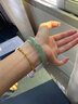 小星娜“一夕千念”玉手鐲緬甸冰種飄花翡翠鐲子正品飾品禮物送媽媽處理 “一夕千念”翡翠手鐲 58mm-59mm（贈玉石吊墜+禮盒） 曬單實(shí)拍圖
