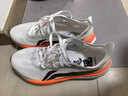 李寧追風(fēng)pro2丨透氣碳板跑步鞋減震男女中考體測專(zhuān)業(yè)競速訓練運動(dòng)鞋 白堊灰/熒光彤紅-1 44 曬單實(shí)拍圖