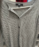 優(yōu)衣庫女裝紐花圓領(lǐng)針織開(kāi)衫/毛衣外套空調衫通勤488123 481477/03灰色 S 曬單實(shí)拍圖