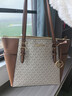 MICHAEL KORSMK女包 CHARLOTTE大號托特包單肩包禮物女士輕奢包包 曬單實(shí)拍圖