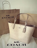 蔻馳（COACH）女士 City系列經(jīng)典老花磁扣/拉鏈開(kāi)合大容量單肩托特包禮物送女友 新款奶茶色 曬單實(shí)拍圖