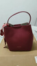 西木汀 異鄉人 真皮手提水桶包單肩女包小眾斜挎包通勤婚包 石榴紅 曬單實(shí)拍圖