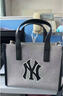 MLB官方 男女士復古26冬季新款運動(dòng)斜挎包單肩包生日禮物 紐約洋基隊/黑色 F 曬單實(shí)拍圖