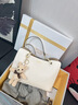 紀詩(shī)哲包包女款輕奢品牌大容量女士手提托特包情人節生日禮物送女友老婆 米白色-【典藏萌熊配飾】2026年新款 奢雅禮盒裝幀 曬單實(shí)拍圖