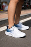 安踏（ANTA）漫步2男鞋2026年夏季新款跑步鞋網(wǎng)面透氣輕便減震運動(dòng)鞋子男款 純凈白/深航海藍 42 曬單實(shí)拍圖
